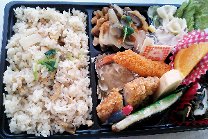 なごみ弁当（五目ご飯）